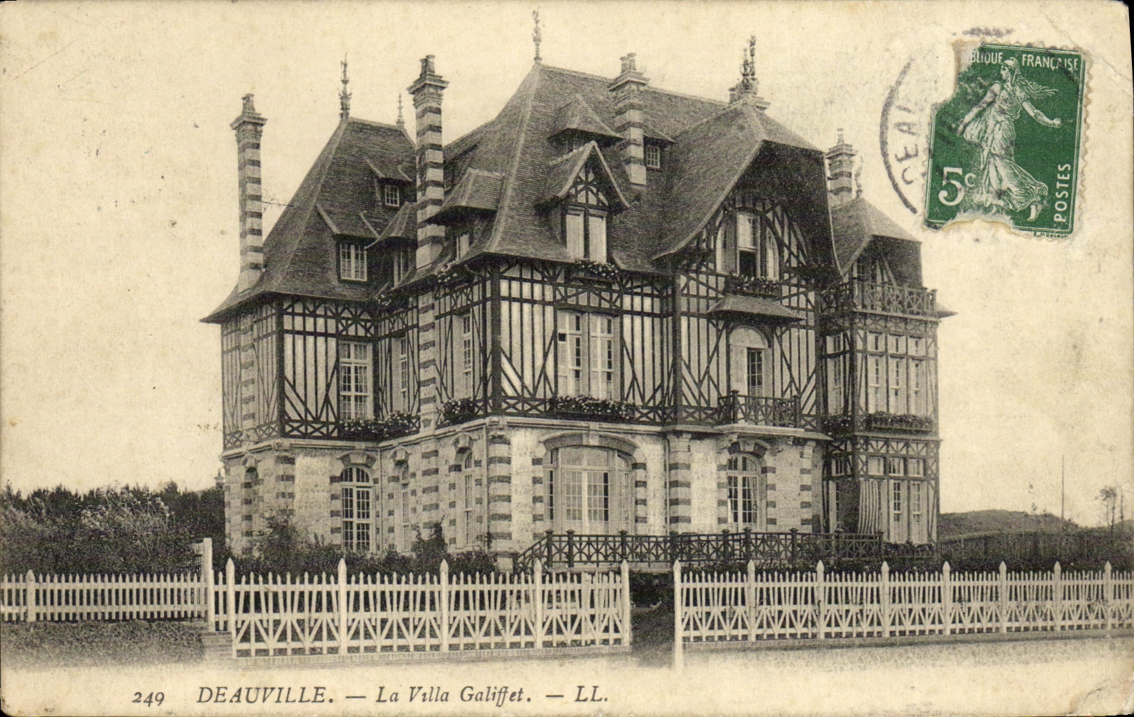 VINTAGE POSTCARD Deauville the Galiffet Villa
