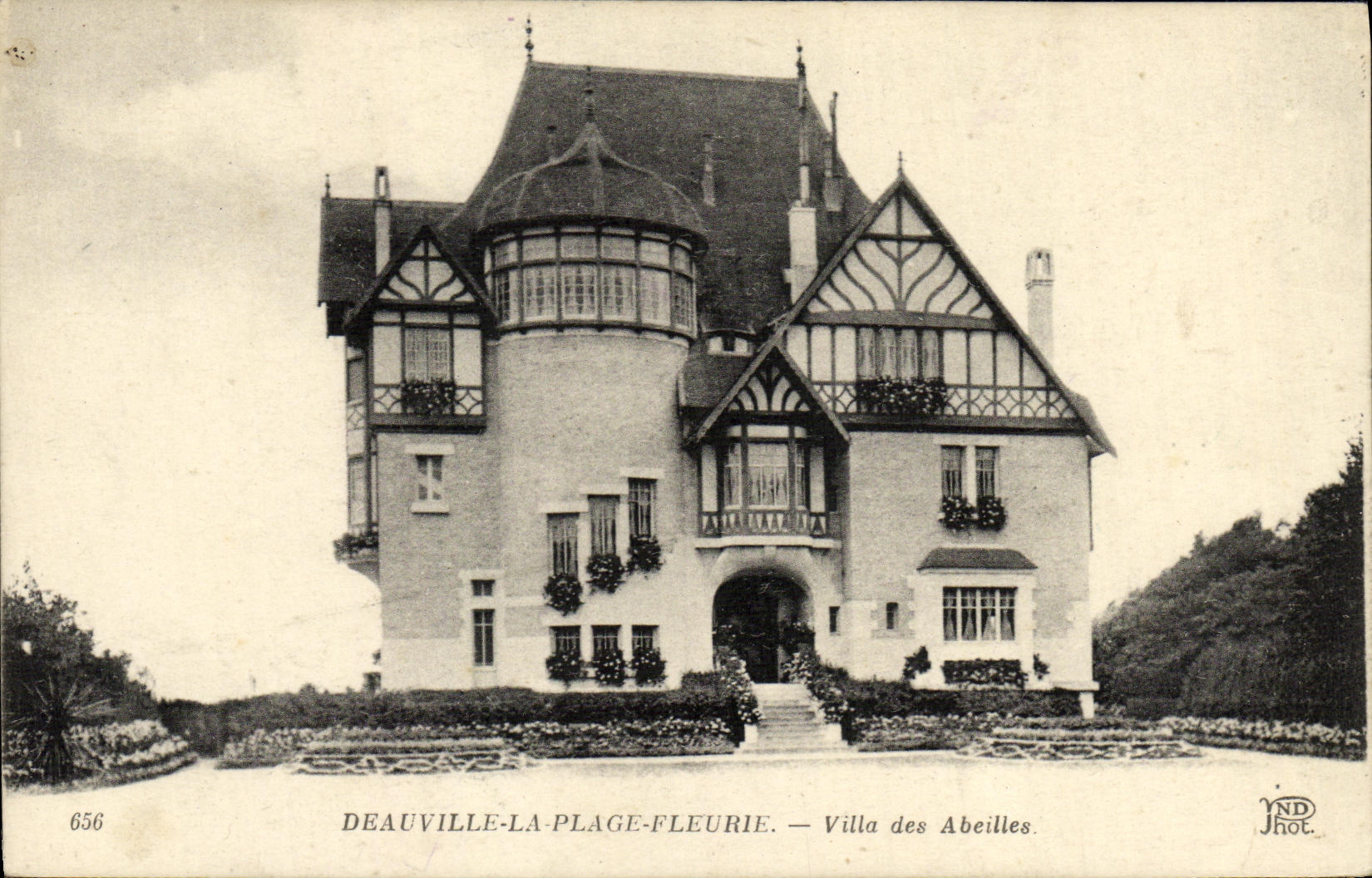 VINTAGE POSTCARD Deauville the Flowered Beach Villa of the Bees