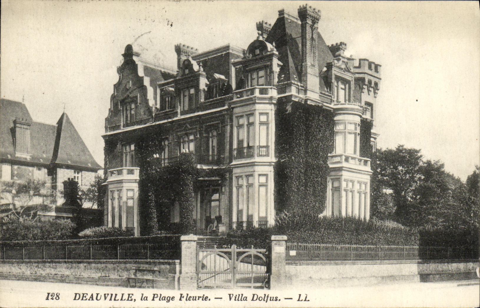 CPA Deauville La Plage Fleurie Villa Dolfus