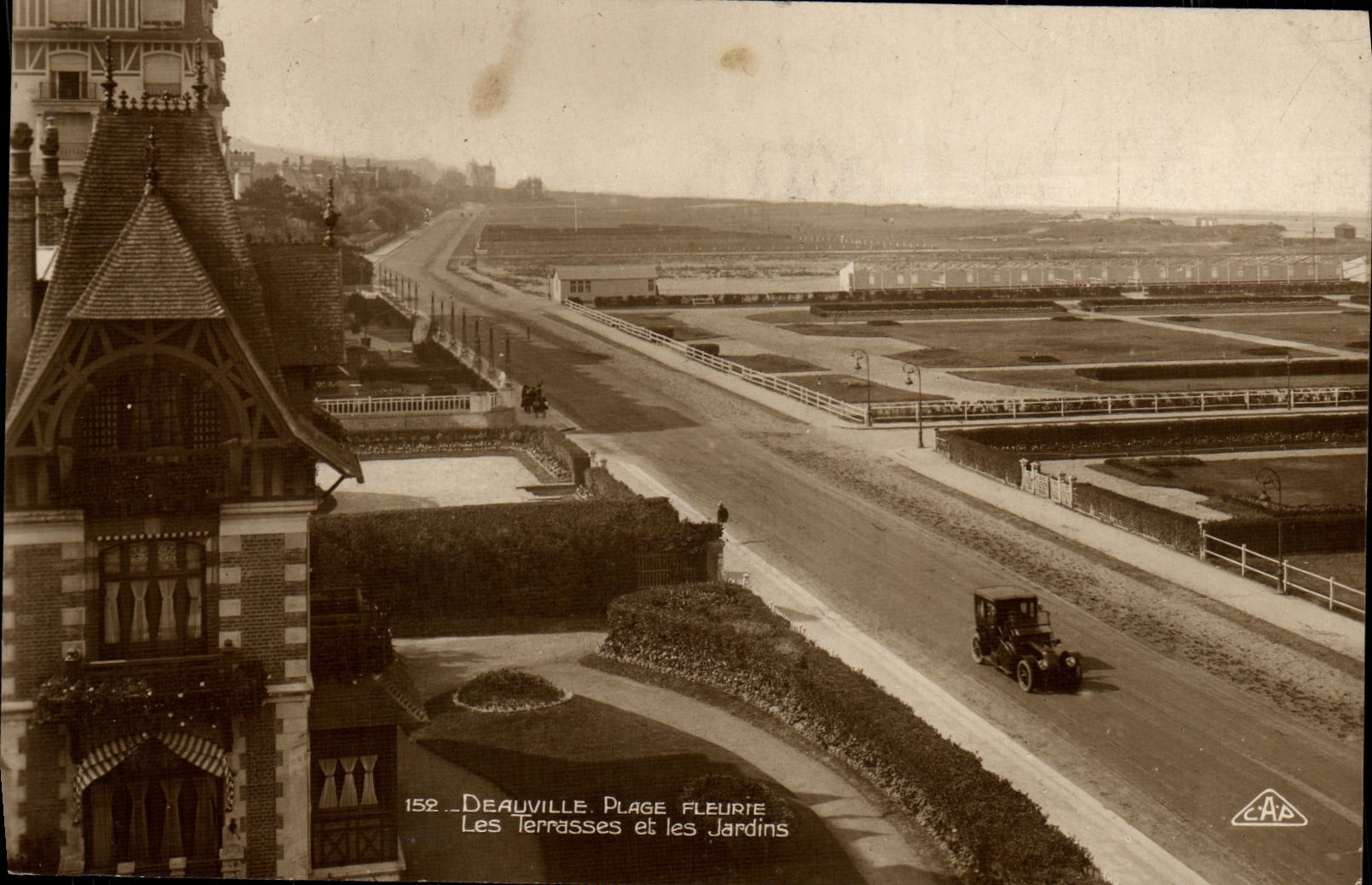 CPA Deauville Plage Fleurie Les Terrasses et les Jardins