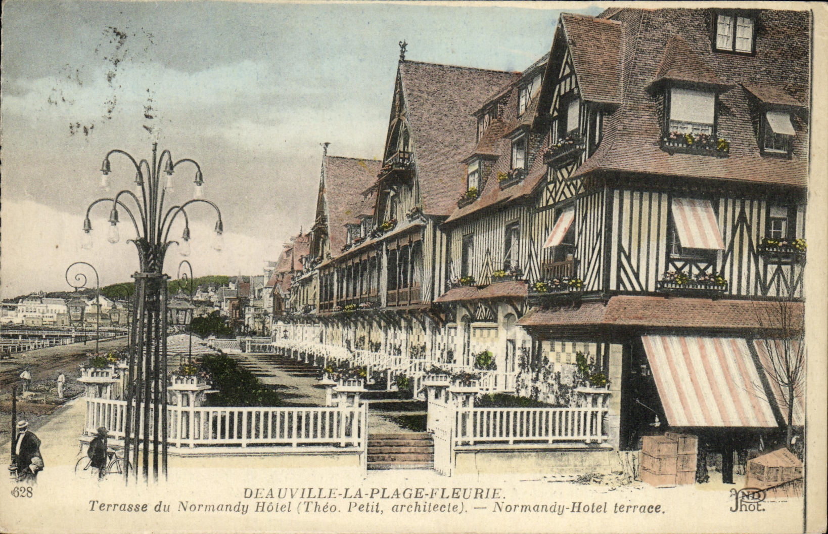 CPA Deauville La Plage Fleurie Terrasse du Normandy Hotel