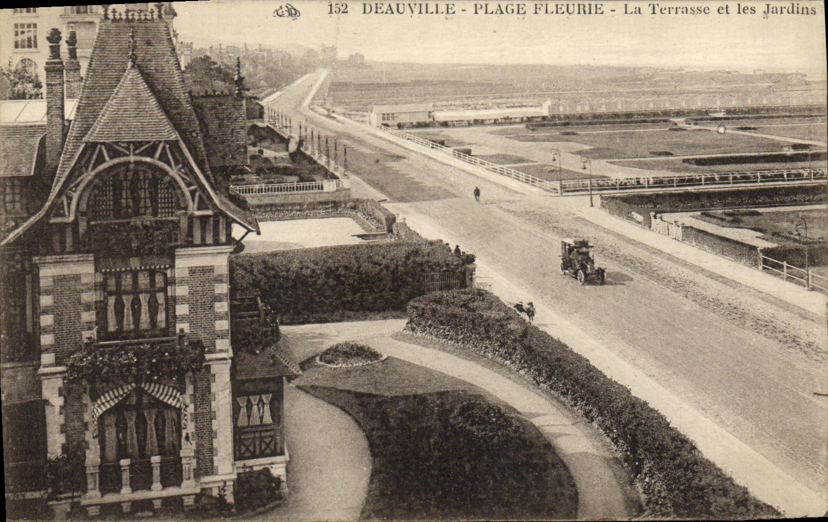 CPA Deauville Plage Fleurie La Terrasse et les Jardins
