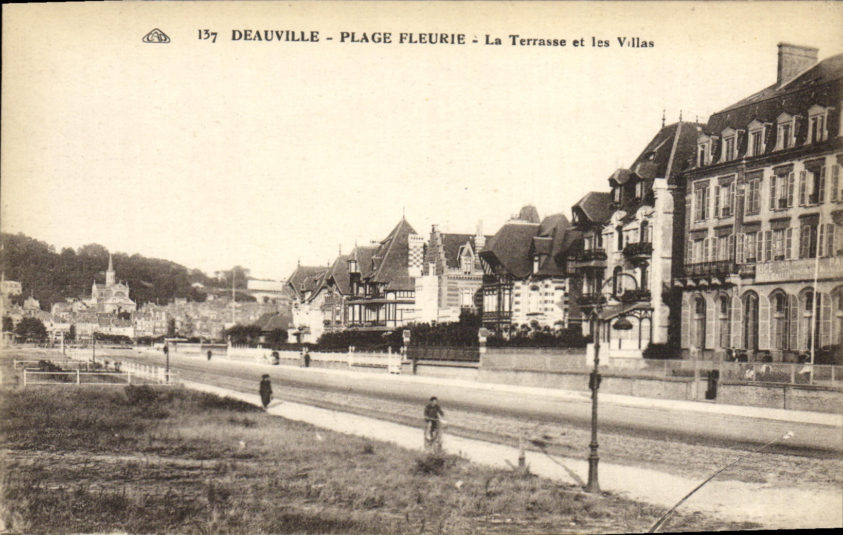 CPA Deauville Plage Fleurie La Terrasse et les Villas