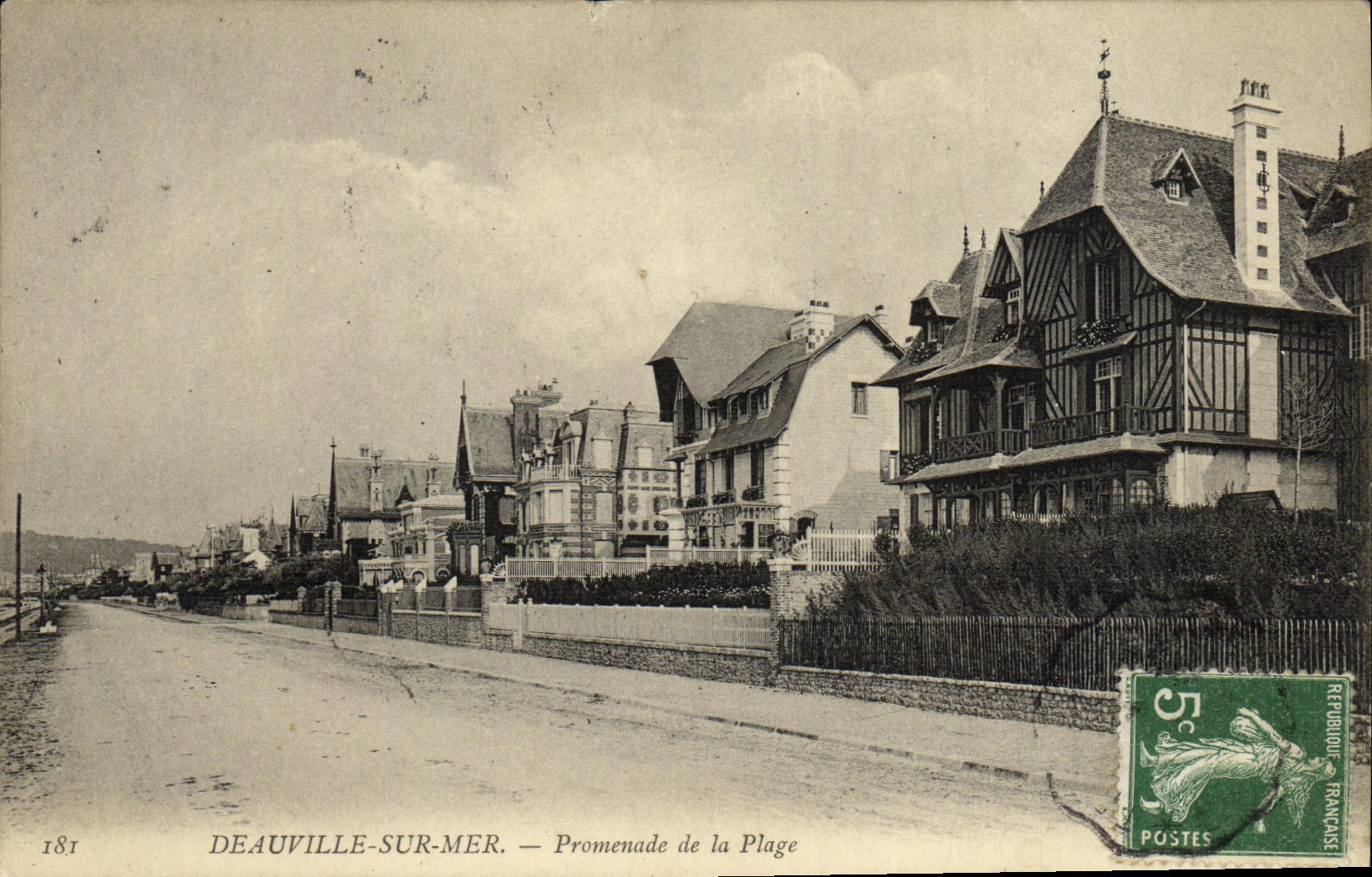 CPA Deauville sur Mer Promenade de la Plage