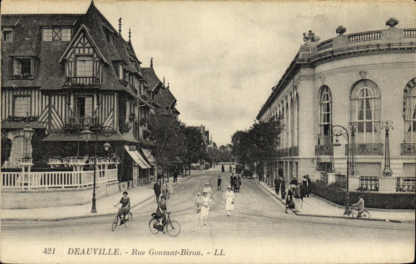 CPA Deauville Rue Gontaut Brion