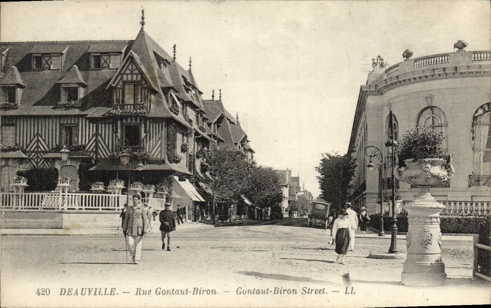 CPA Deauville Rue Gontaut Brion