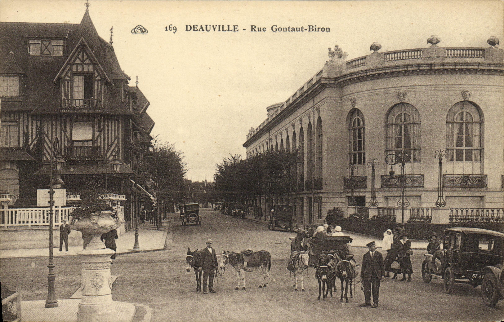 CPA Deauville Rue Gontaut Biron Anes