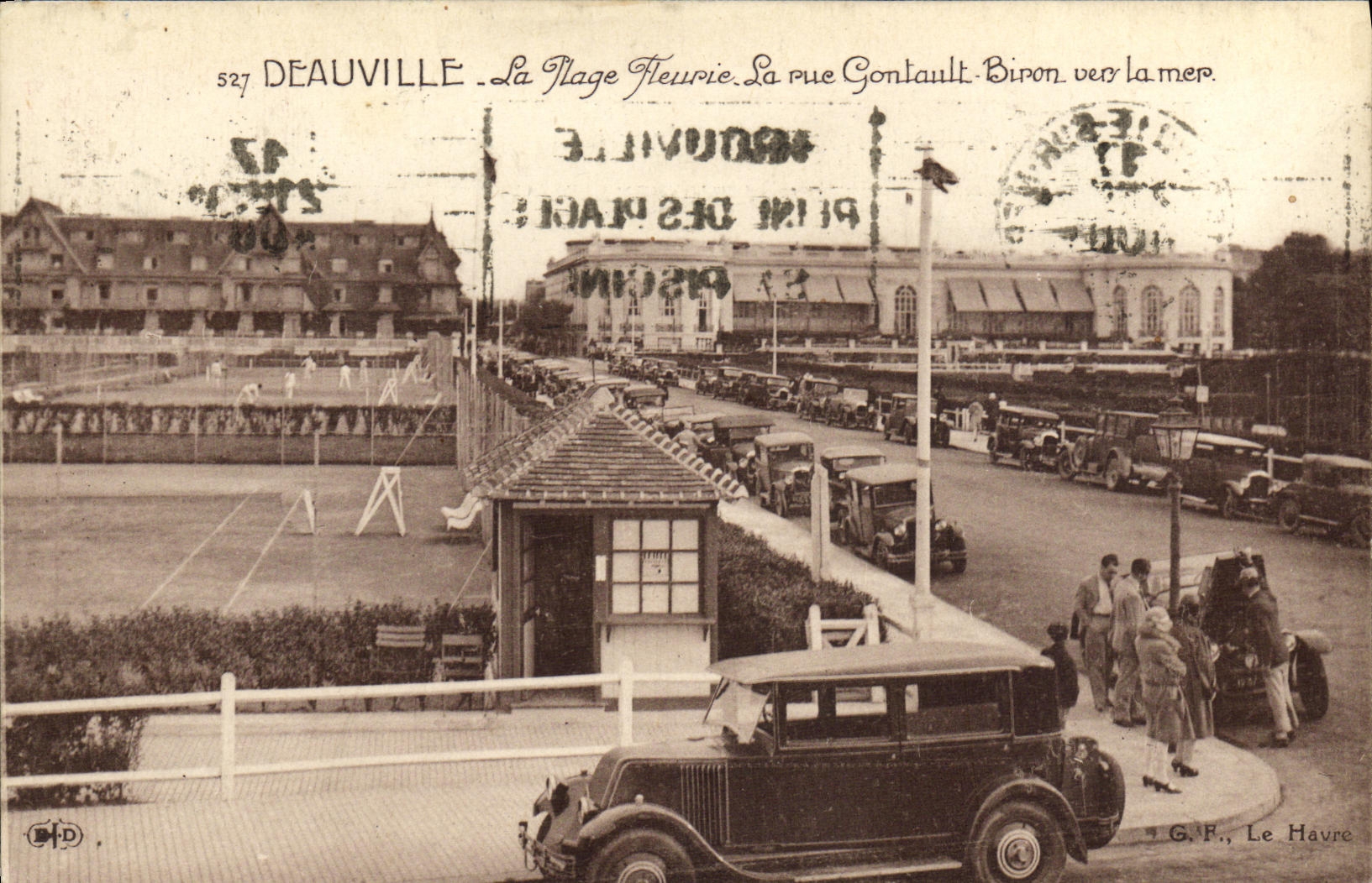CPA Deauville La Plage Fleurie La Rue Gontaut Biron vers la mer Tennis Automobile 