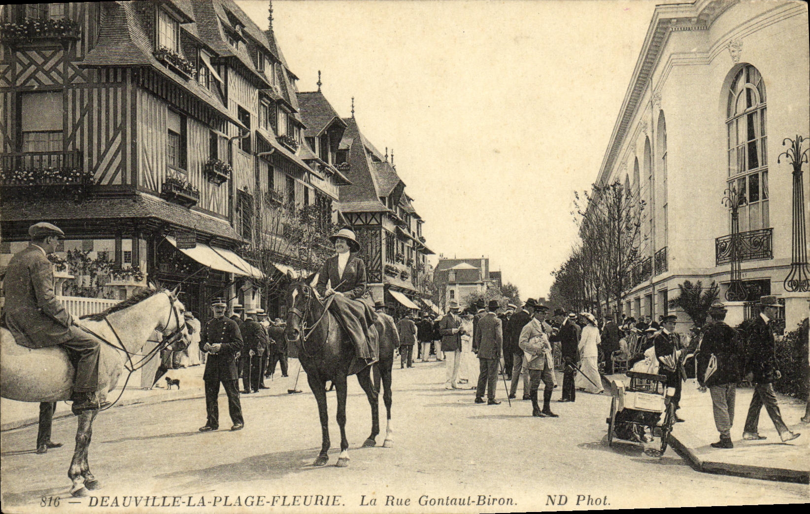 CPA Deauville La Plage Fleurie La Rue Gontaut Biron Cheval