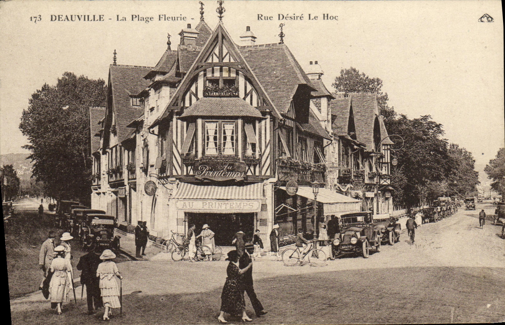CPA Deauville La Plage Fleurie Rue Desire Le Hoc Magasin au Printemps