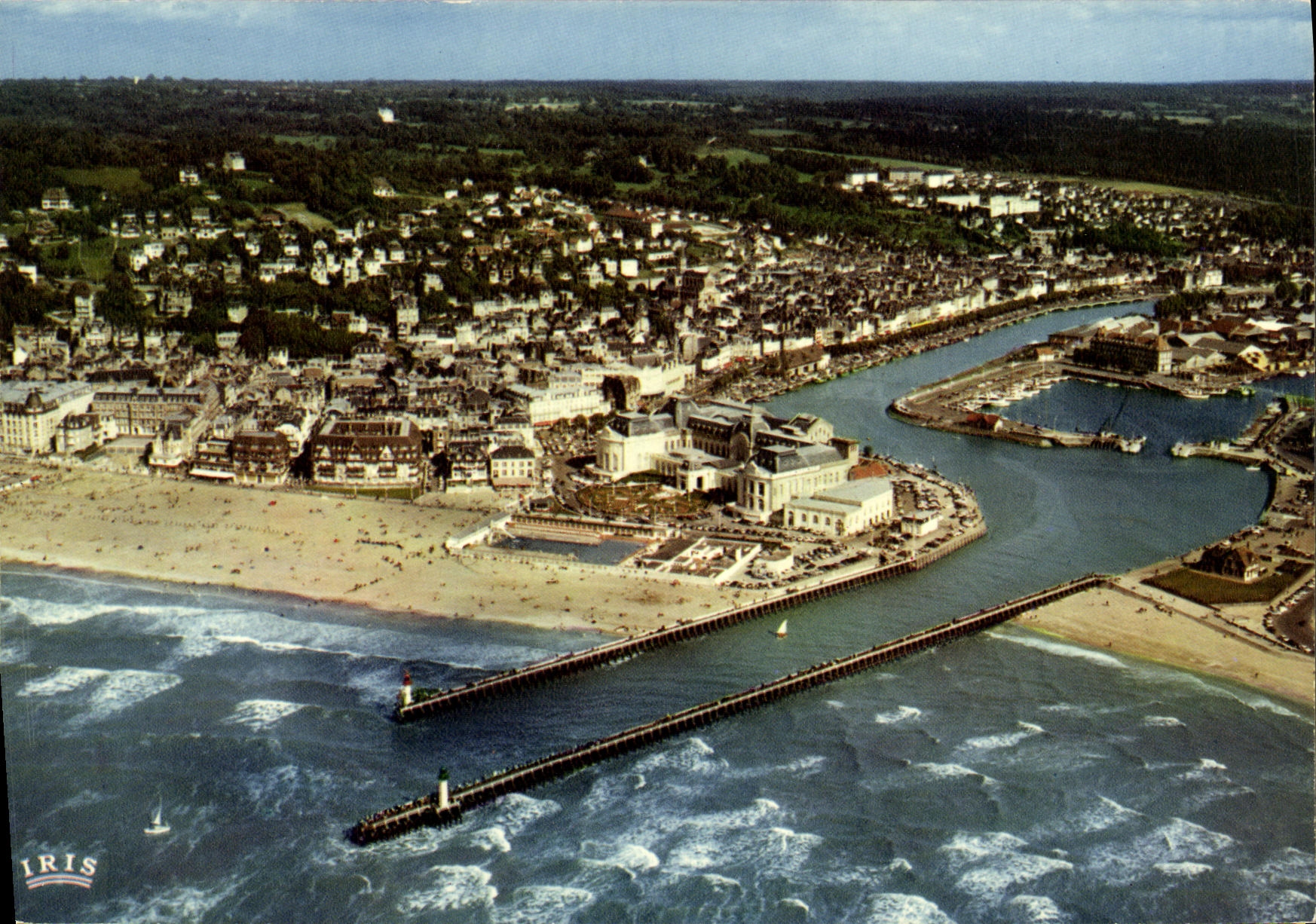 CPM Deauville Trouville Vue aerienne sur le Port et les Jetees
