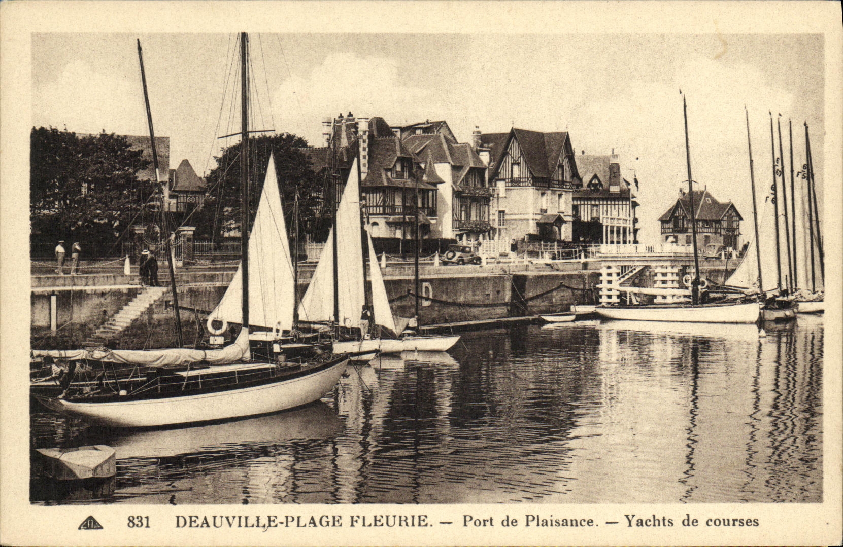 CPA Deauville La Plage Fleurie Port de Plaisance Yachts de course Bateaux