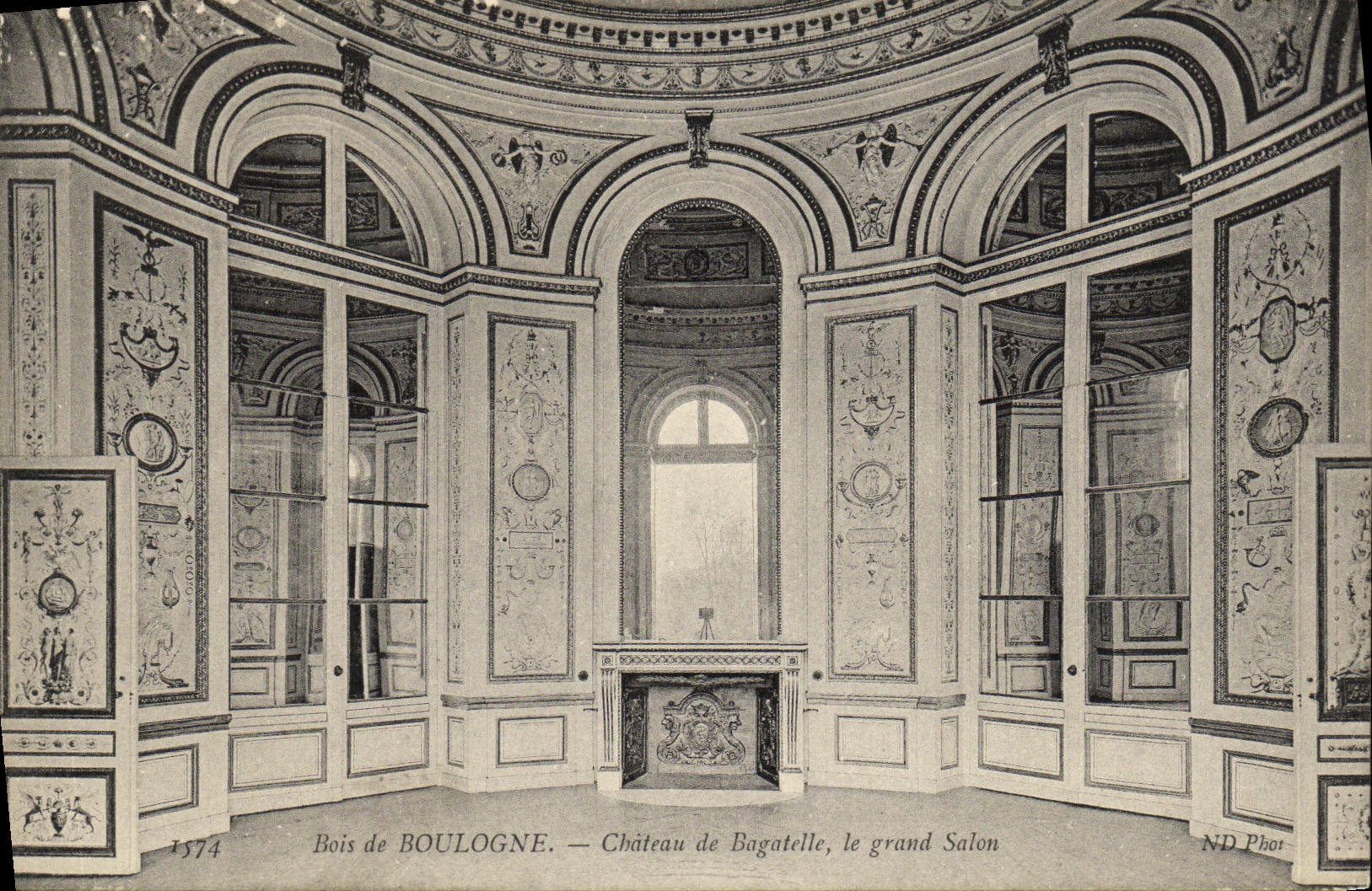 CPA Bois de Boulogne Chateau de Bagatelle le grand Salon