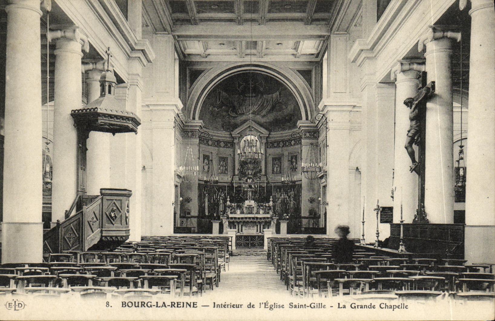Ciudad de la POSTAL de la VENDIMIA el interior de la reina de L iglesia Gille Saint la camara acorazada grande