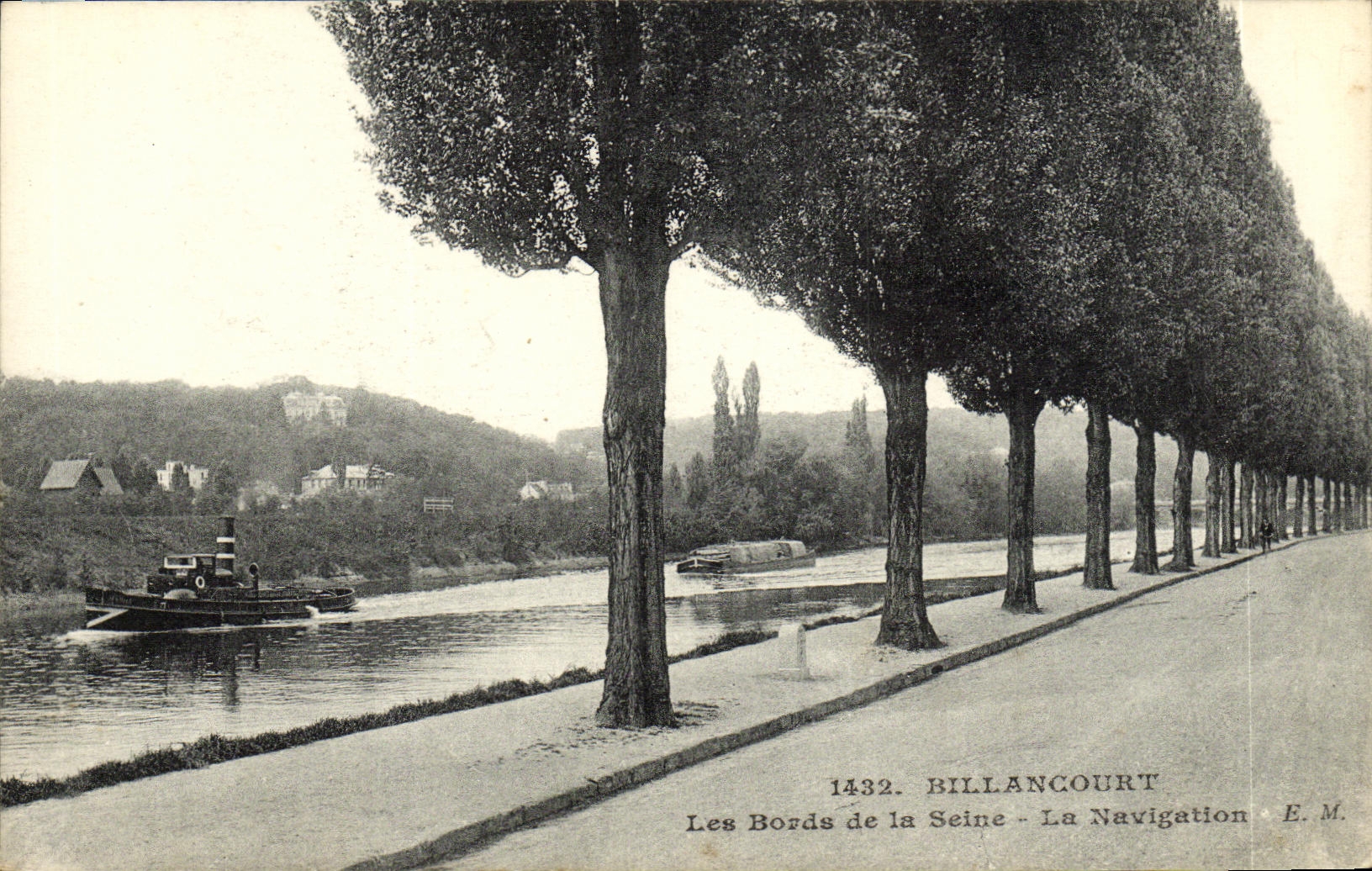 VINTAGE POSTCARD Billancourt Edges of the Seine Navigation Boat