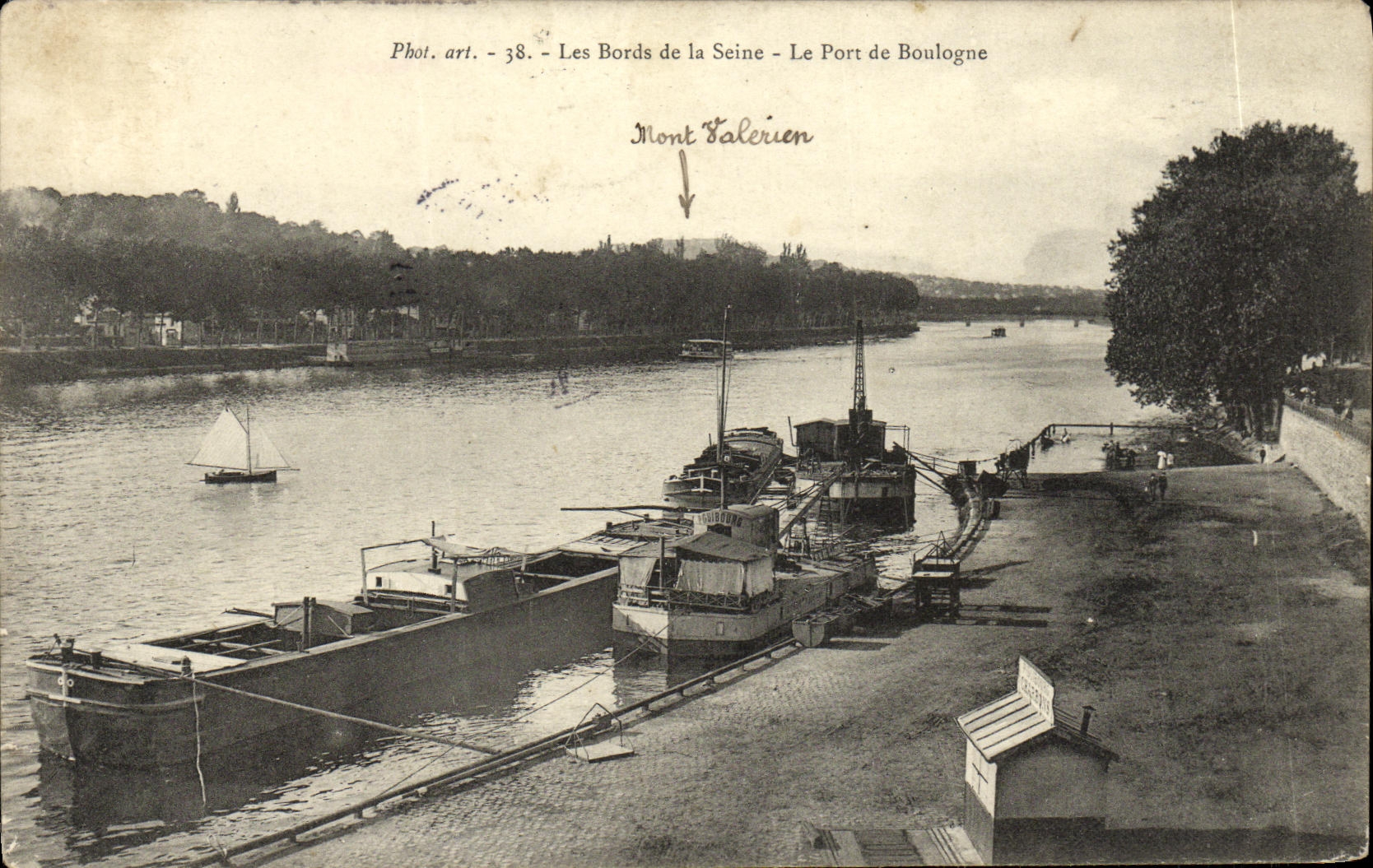 CPA Les Bords de la Seine Le Port de Boulogne Bateaux Peniches