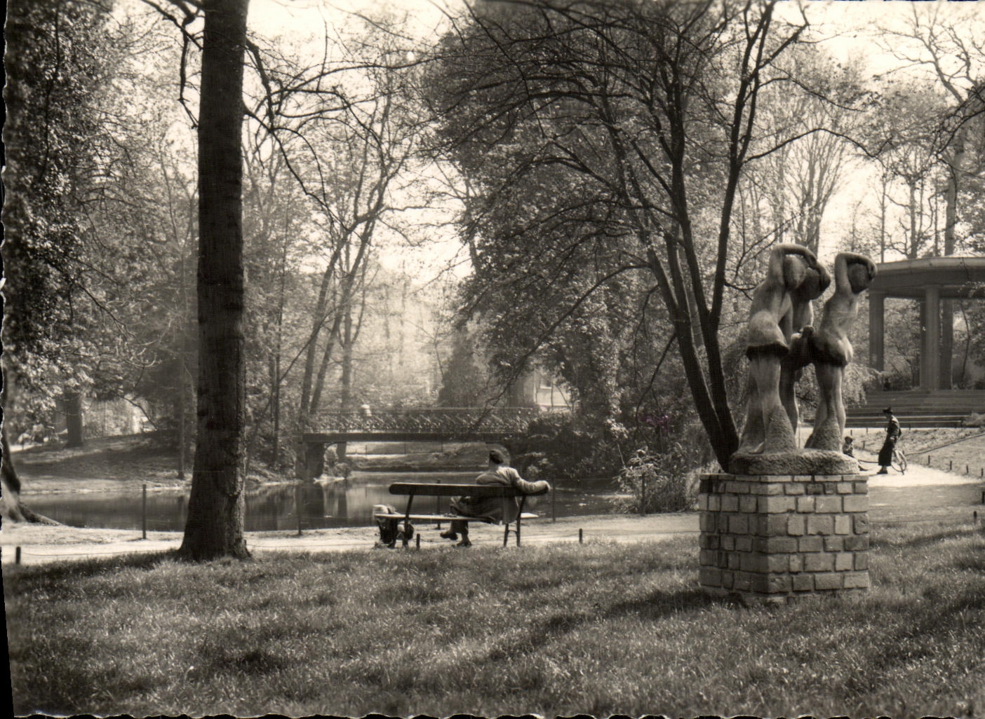 POSTAL MODERNA Clamart el parque público