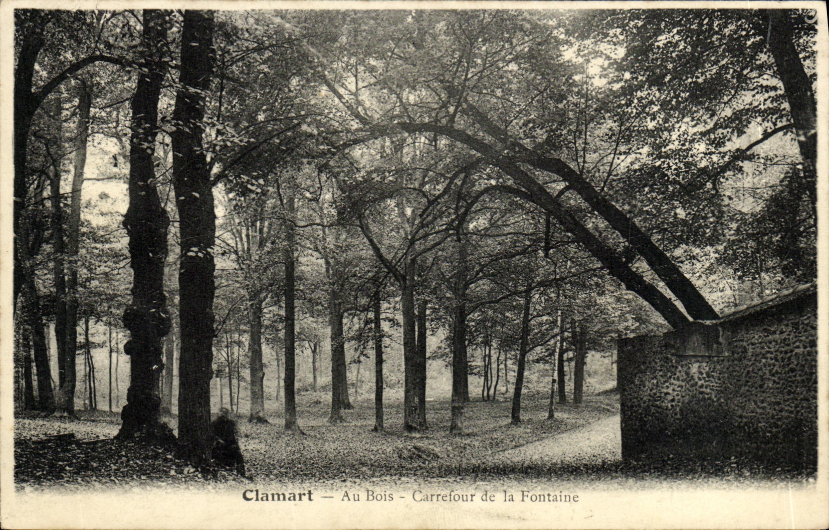 POSTAL Clamart de la VENDIMIA con la encrucijada de madera de la fuente