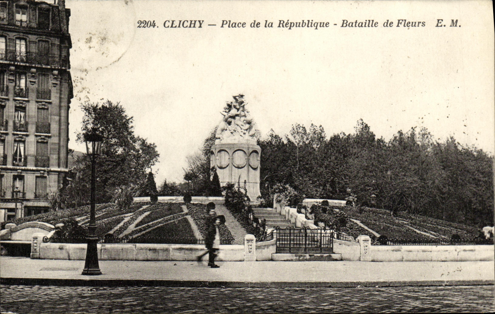 CPA Clichy Place de la Republique Bataille de Fleurs