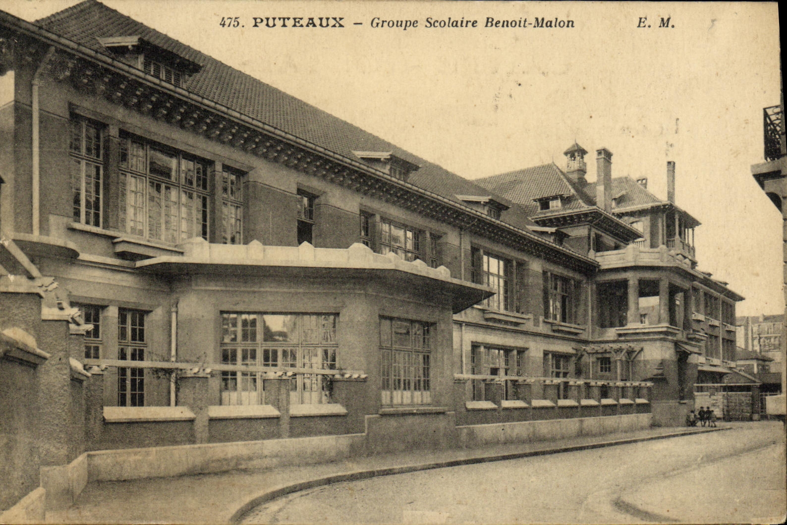 Escuela Benoit complejo Malon de Puteaux de la POSTAL de la VENDIMIA