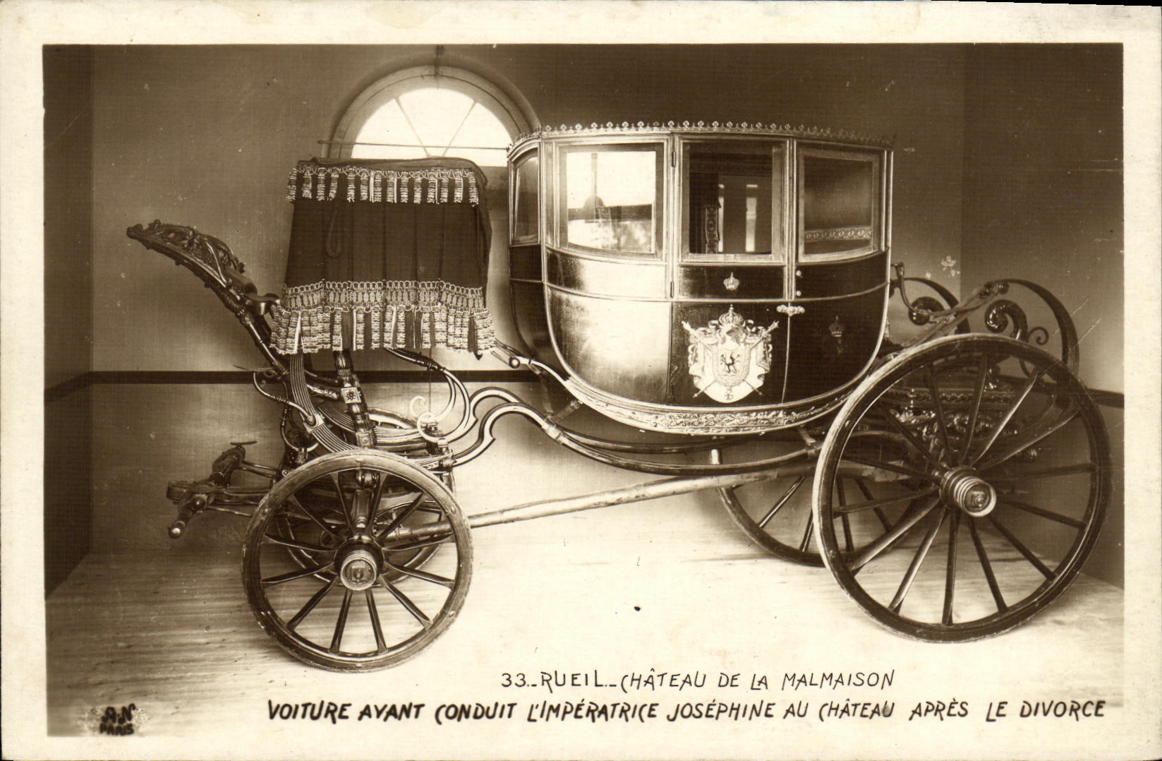 CPA Rueil Chateau de la Malmaison Voiture ayant conduit l imperatrice au chateau apres le divorce