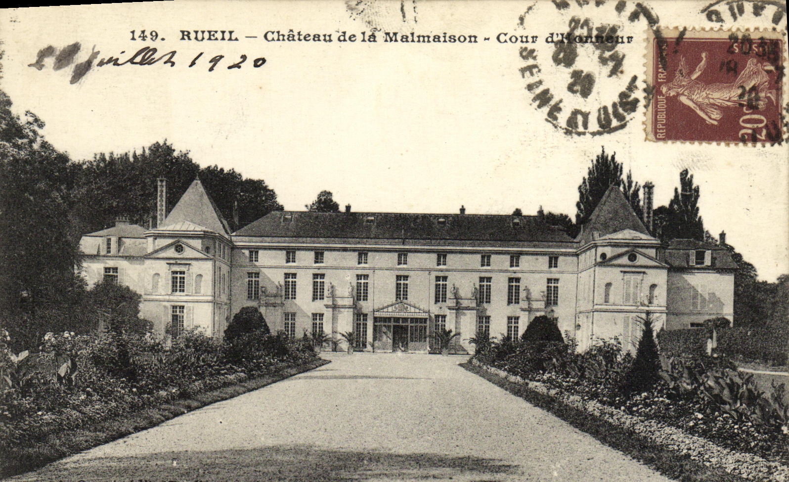VINTAGE POSTCARD Rueil Castle of Malmaison Court D honor