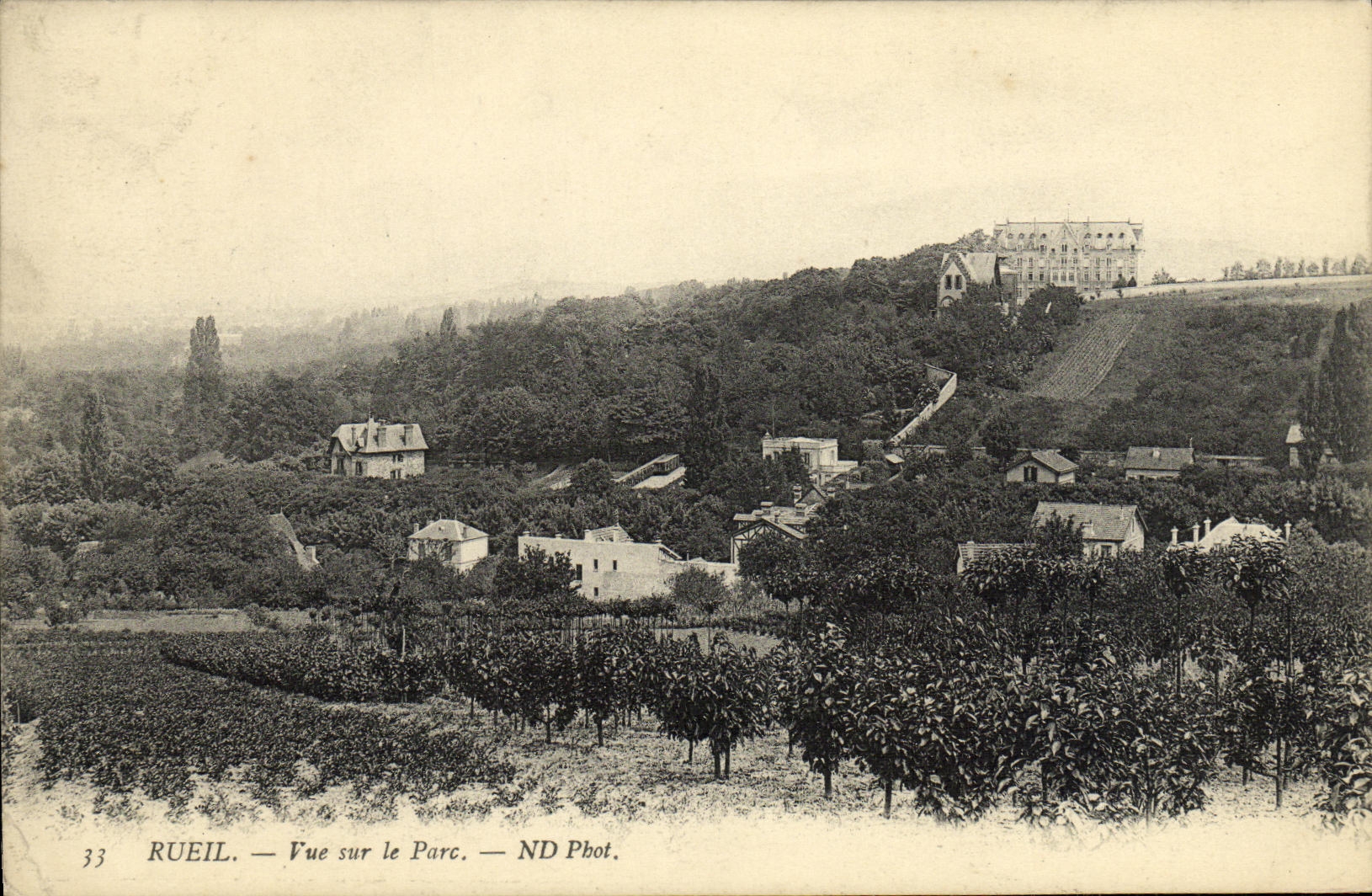 CPA Rueil Vue sur le Parc