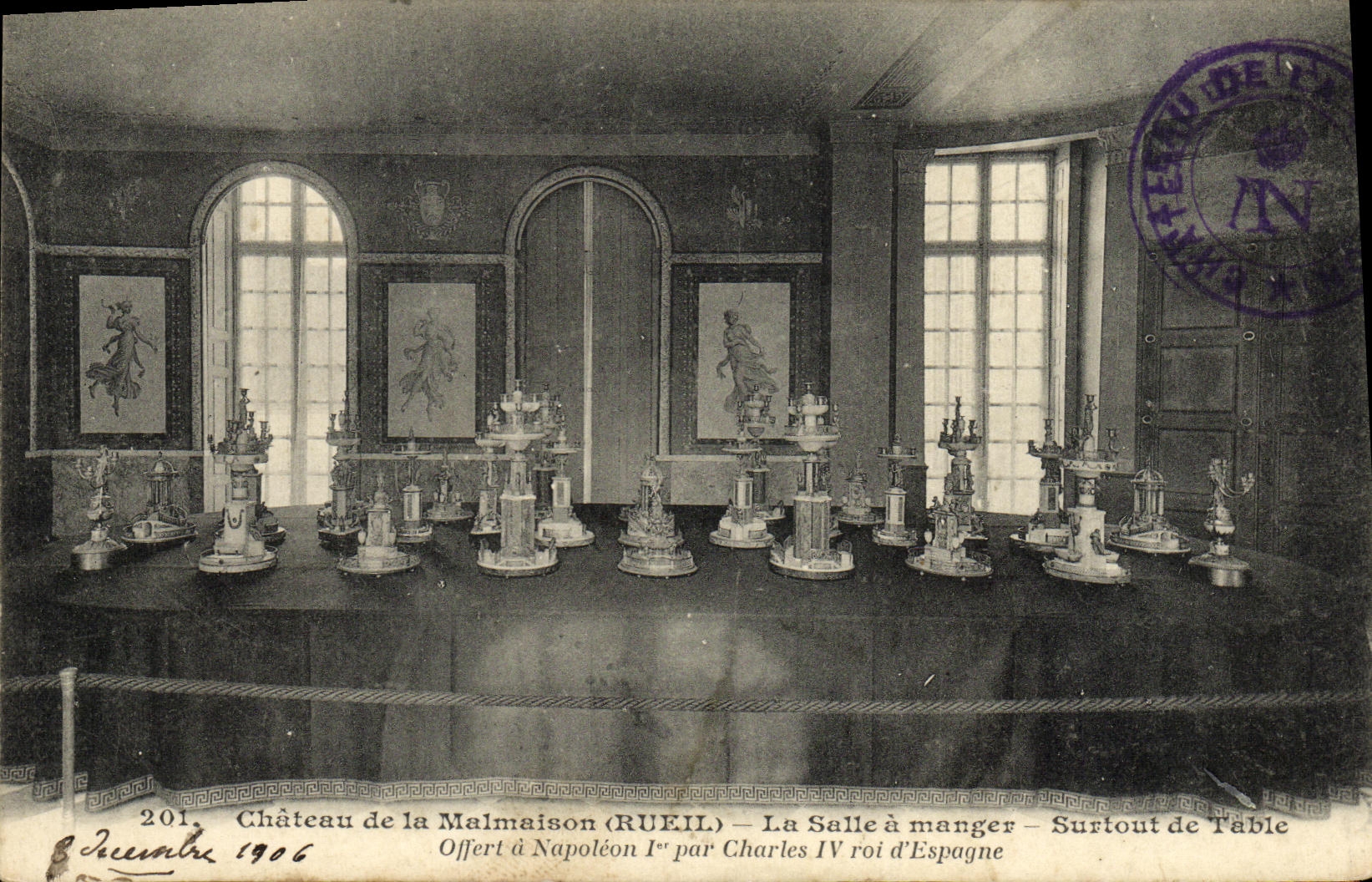 CPA Chateau de la Malmaison La Salle a manger Surtout de table offert a Napoleon 1er par Charles IV roi d Espagne