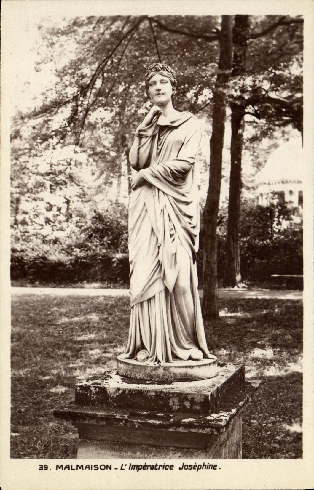 VINTAGE POSTCARD Malmaison L Josephine Empress