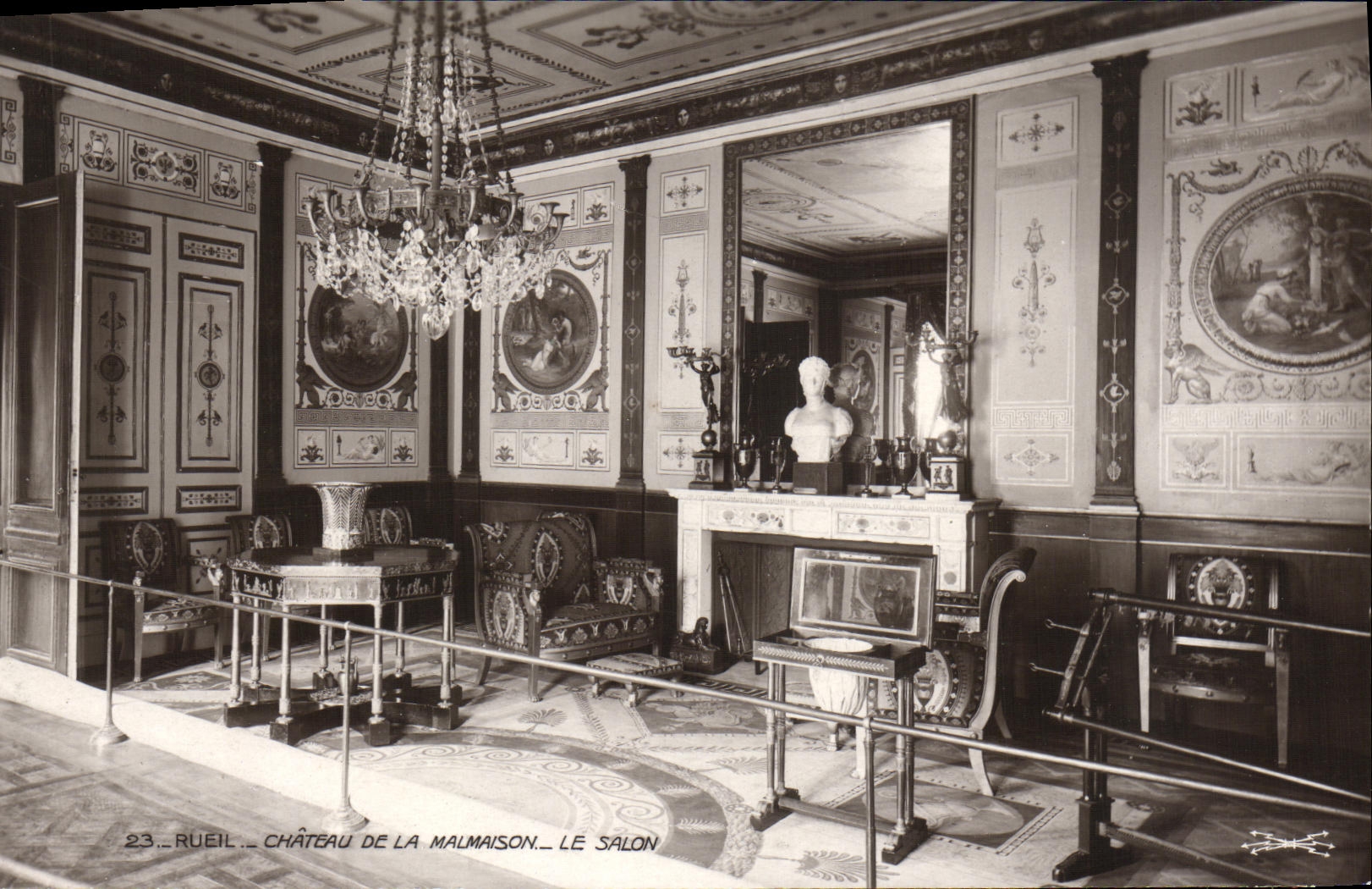 VINTAGE POSTCARD Rueil Castle of Malmaison the Living room