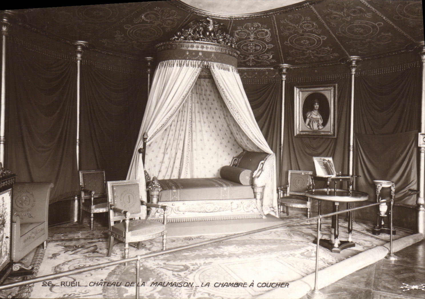 VINTAGE POSTCARD Rueil Castle of Malmaison Chambare has Coucher