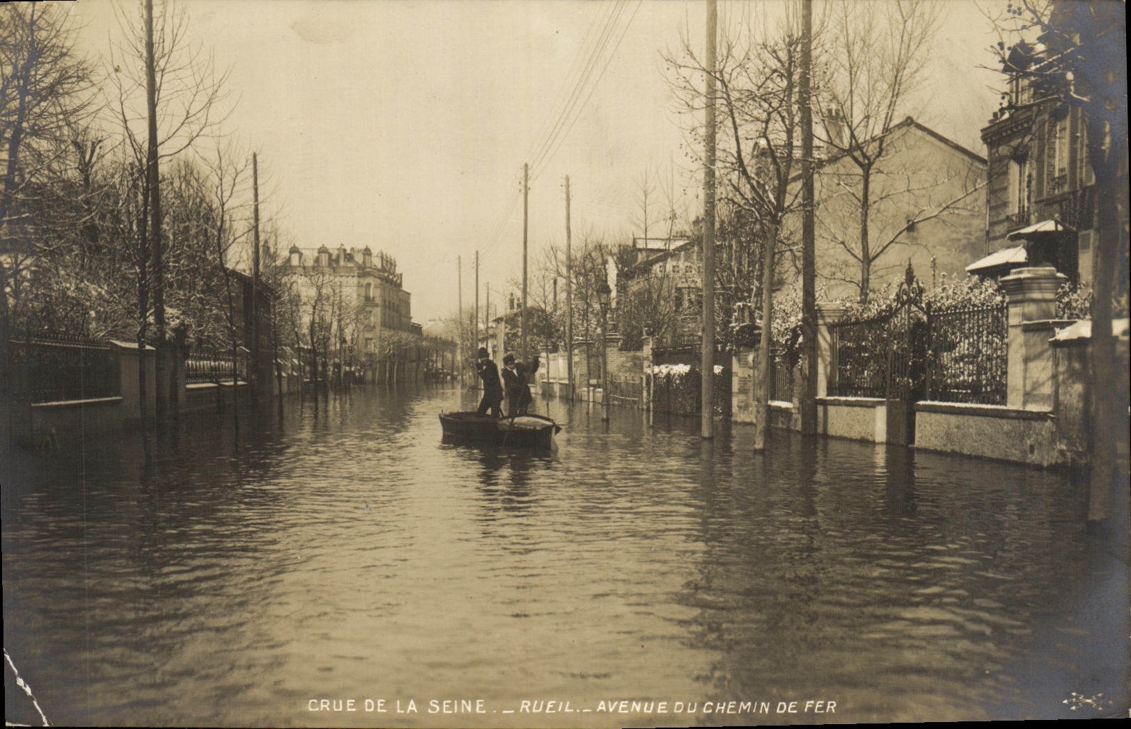 VINTAGE POSTCARD Believed of the Seine Rueil Avenue of the Railroad