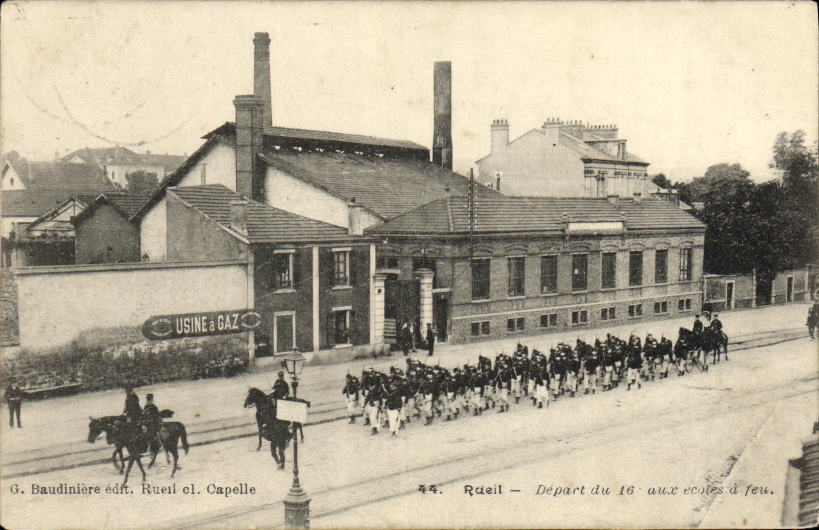 CPA Rueil Depart du 16eme aux ecoles de feu Militaria 