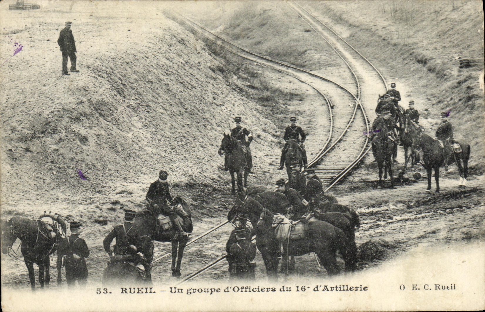 CPA Rueil Un groupe d Officiers du 16eme d Artillerie Militaria