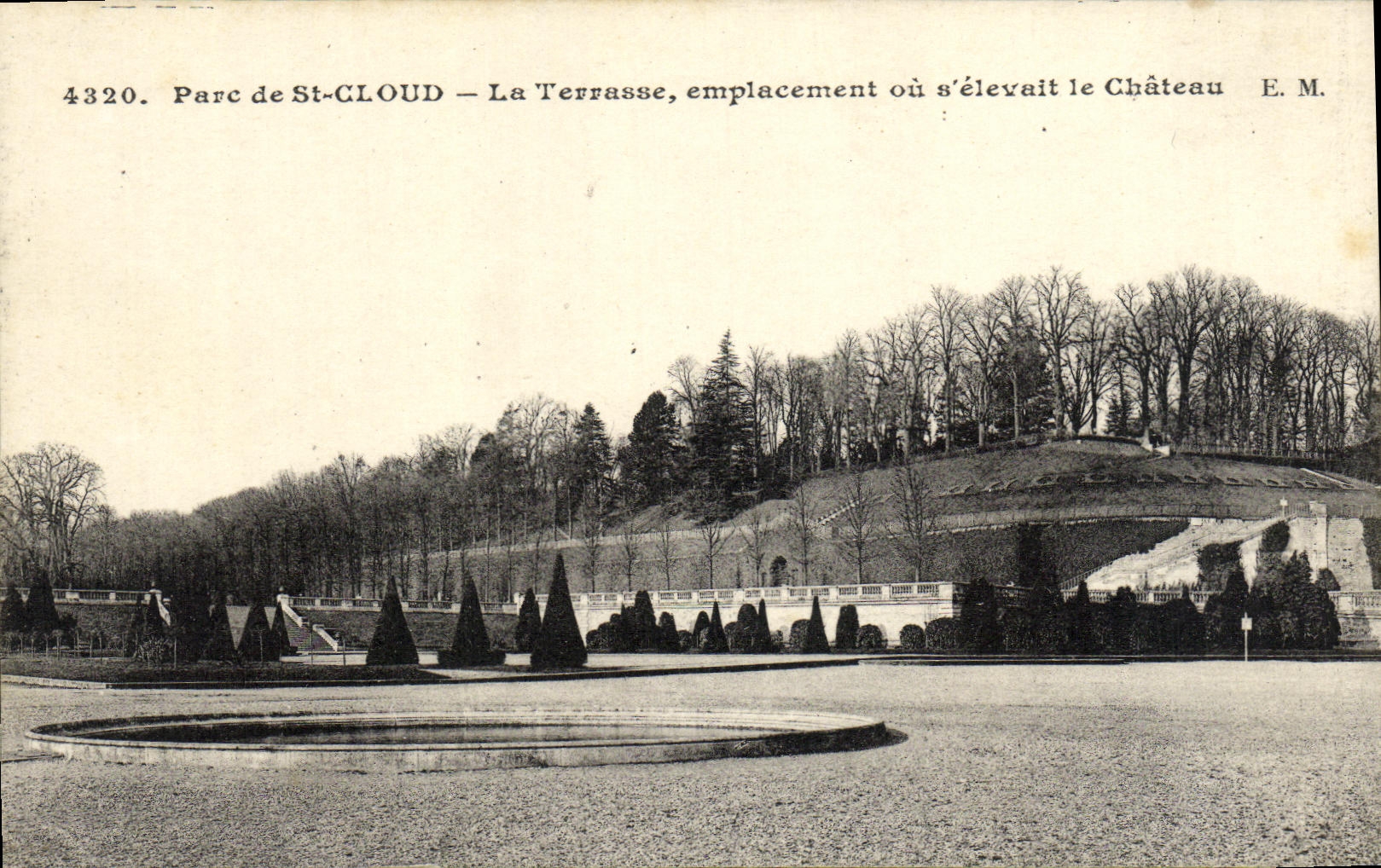 CPA Parc de St Cloud La Terrasse emplacement ou s elevait le Chateau