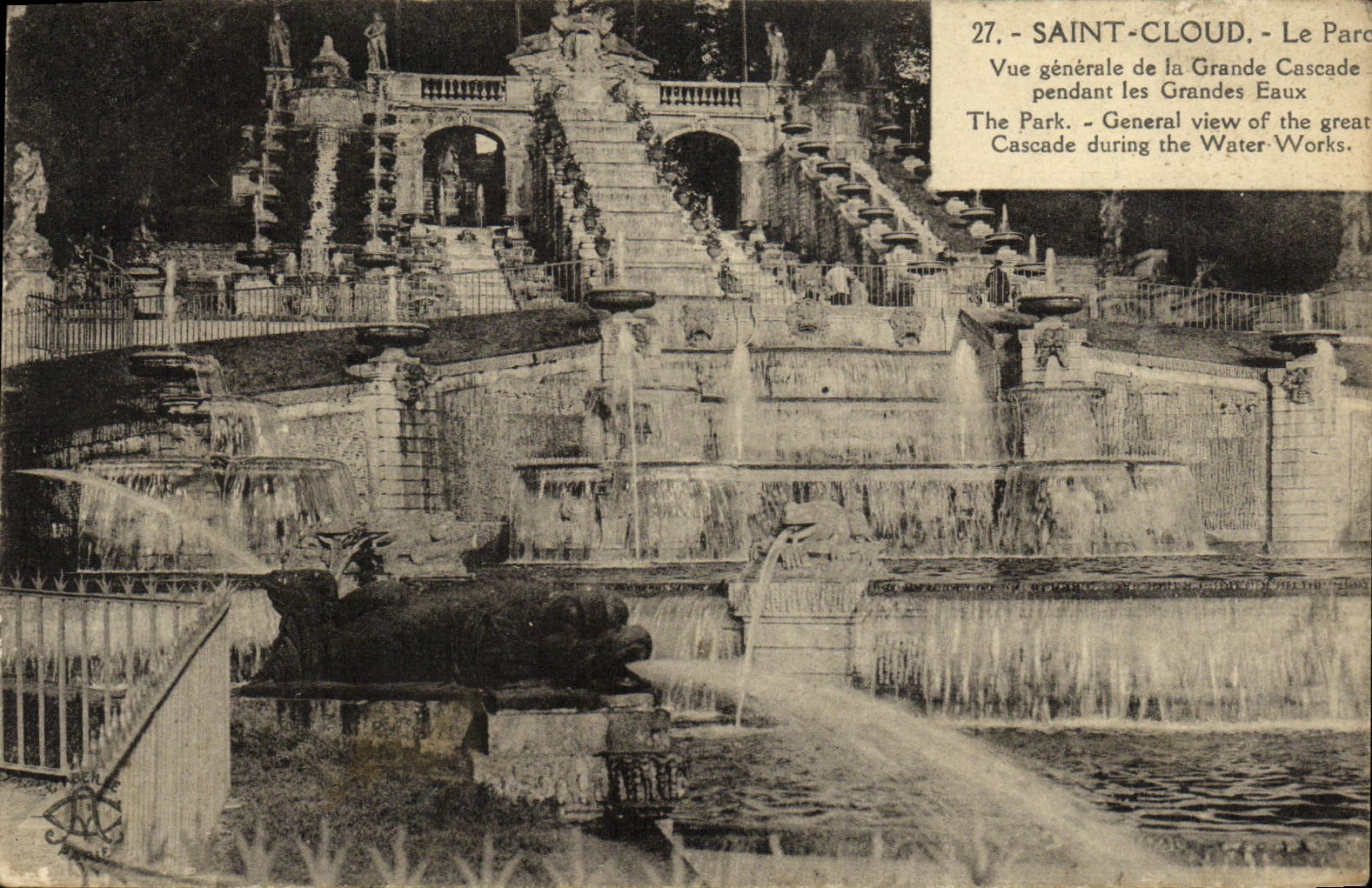 CPA Saint Cloud Le Parc Vue generale de la cascade pendant les grandes eaux