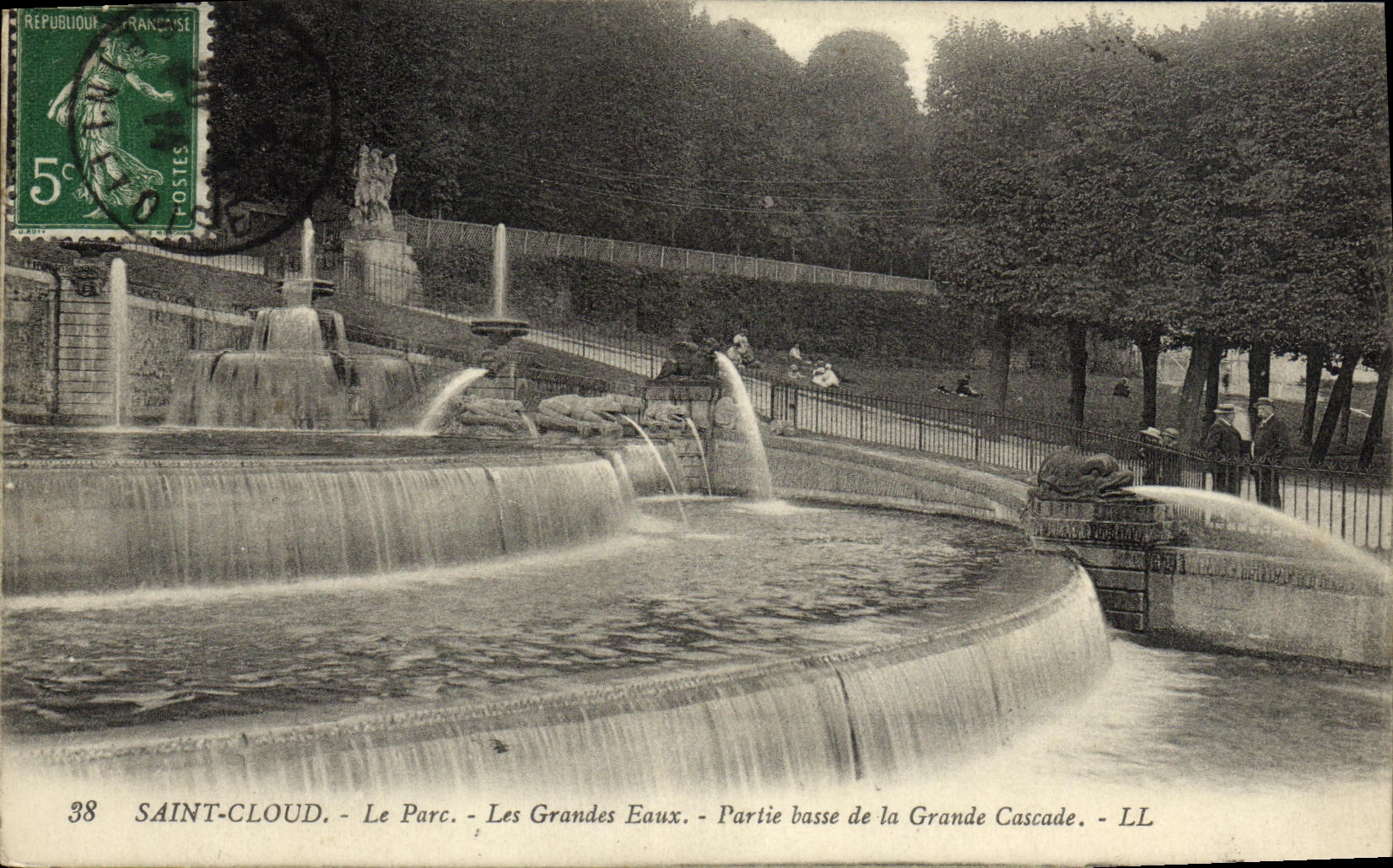 Nube santa de la POSTAL de la VENDIMIA el parque pieza baja del agua grande de la cascada grande