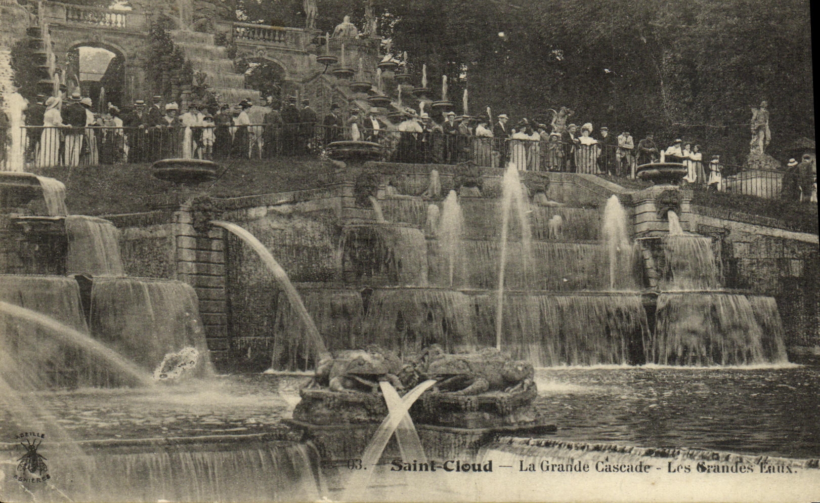 CPA Saint Cloud La Grande Cascade Les grandes eaux