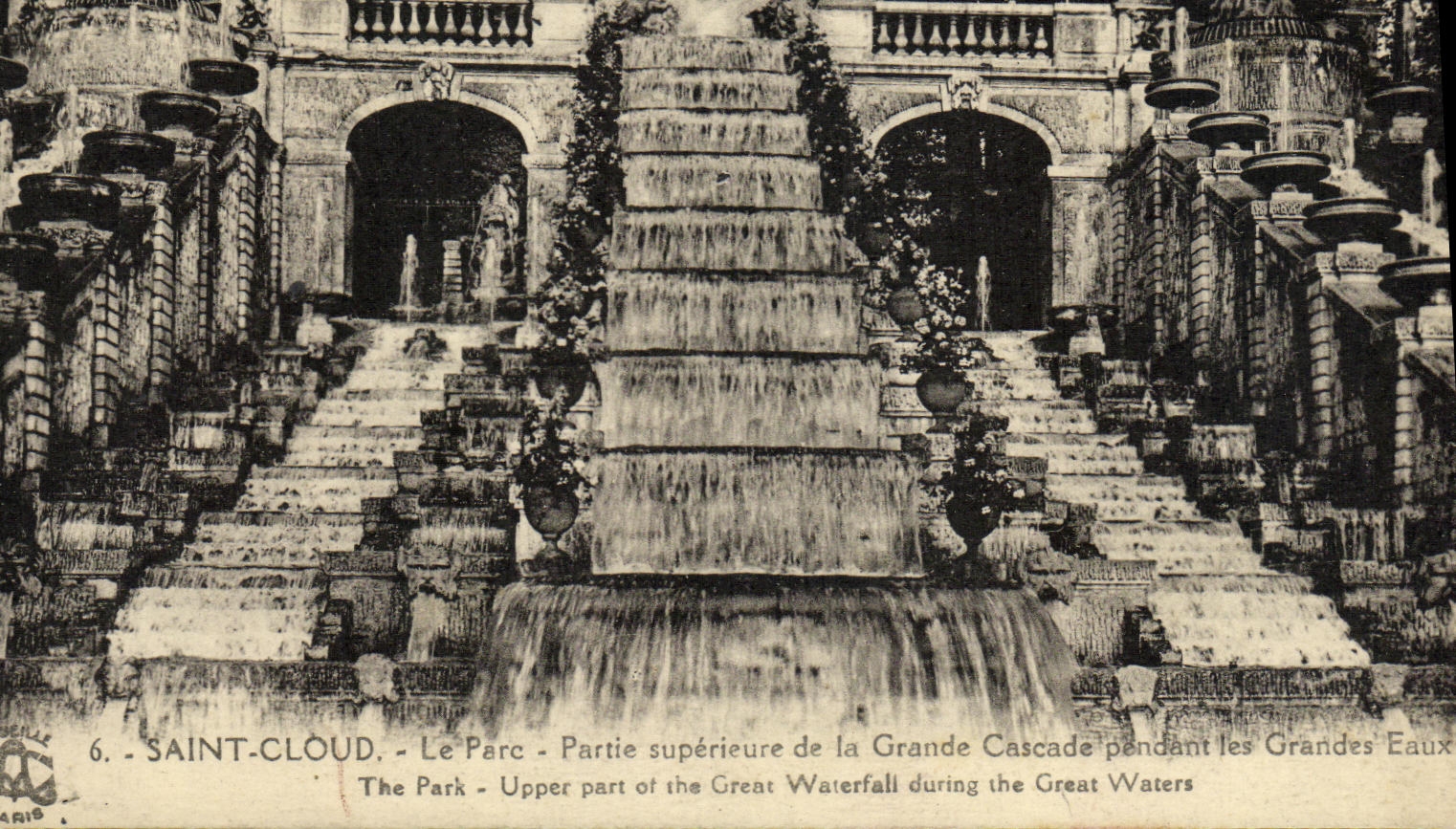 CPA Saint Cloud Le parc Partie superieure de la grande cascade pendant les grandes eaux