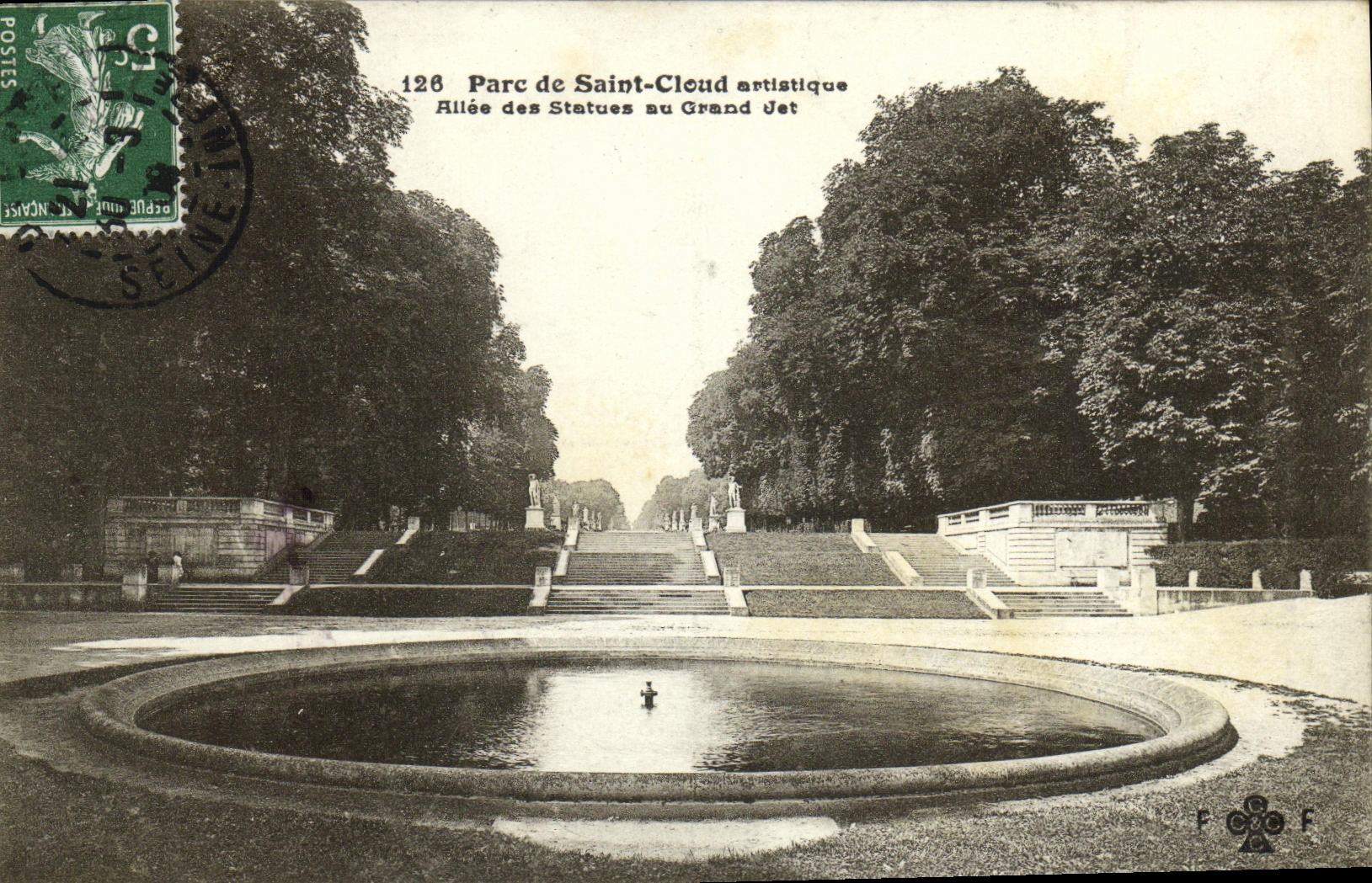 Parque de la POSTAL de la VENDIMIA de nube Saint ido de las estatuas a grande