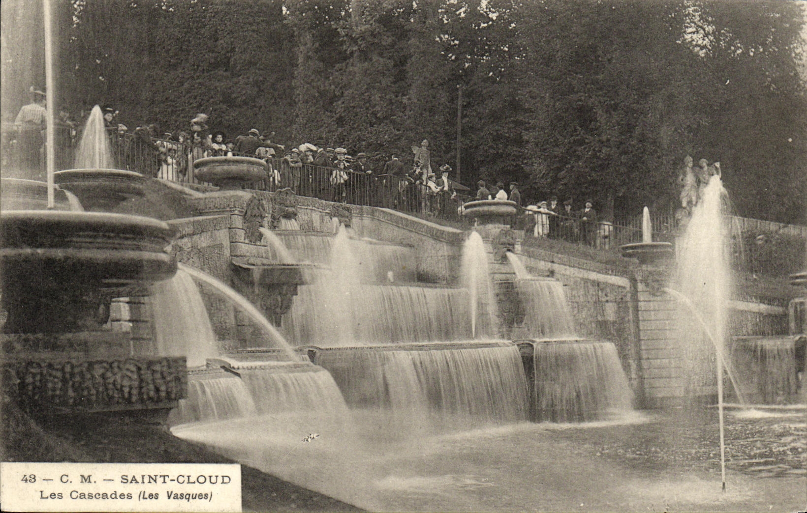 VINTAGE POSTCARD Park of Cloud Saint Cascades
