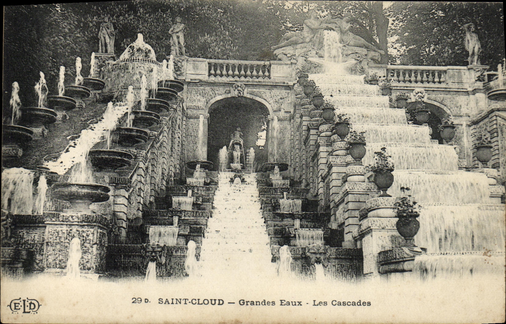 CPA Parc de Saint Cloud Grandes Eaux Les Cascades