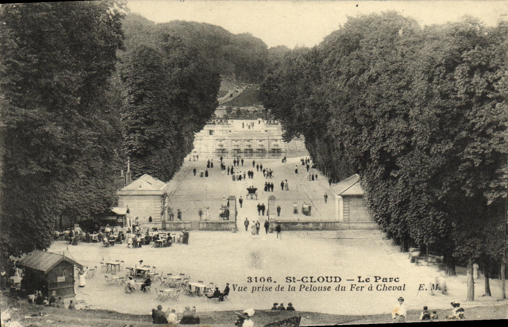 VINTAGE POSTCARD Parc of Cloud Saint the Park Seen from of the Lawn Of the Horseshoe