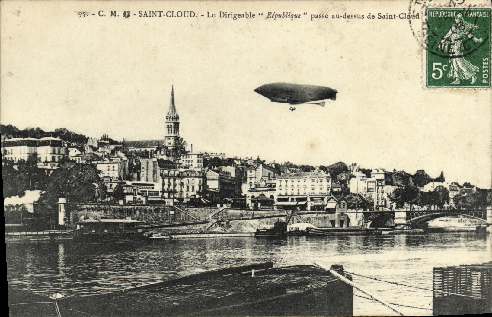 CPA Parc de Saint Cloud Le Dirigeable Republique passe au dessus de Saint Cloud Zeppelin 