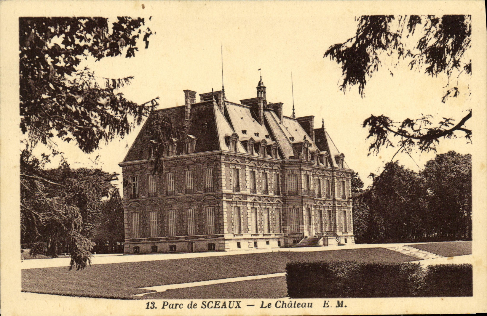 VINTAGE POSTCARD Seals Park the Castle