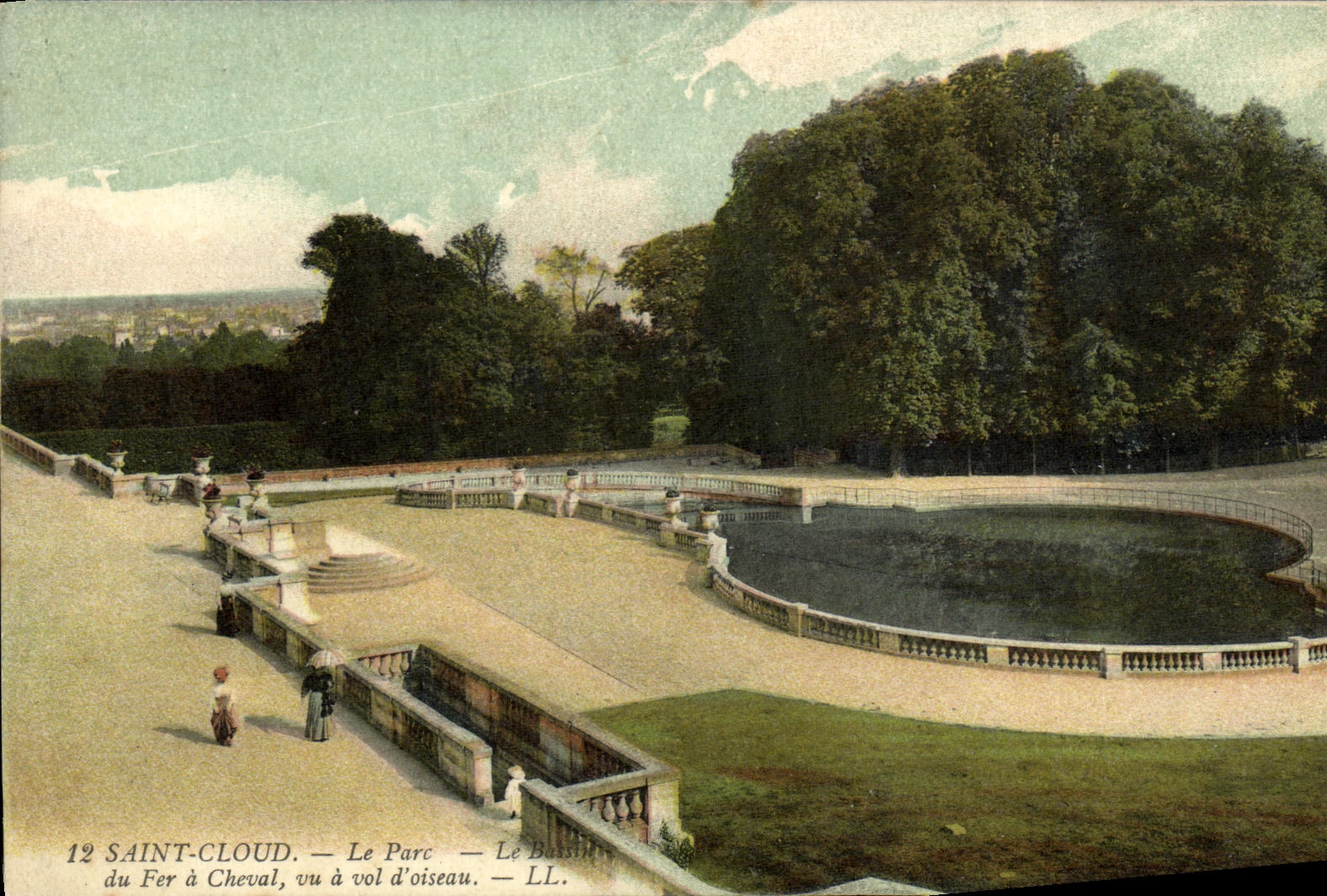 VINTAGE POSTCARD Saint Cloud the Park the basin of the Horseshoe considering has flight D bird