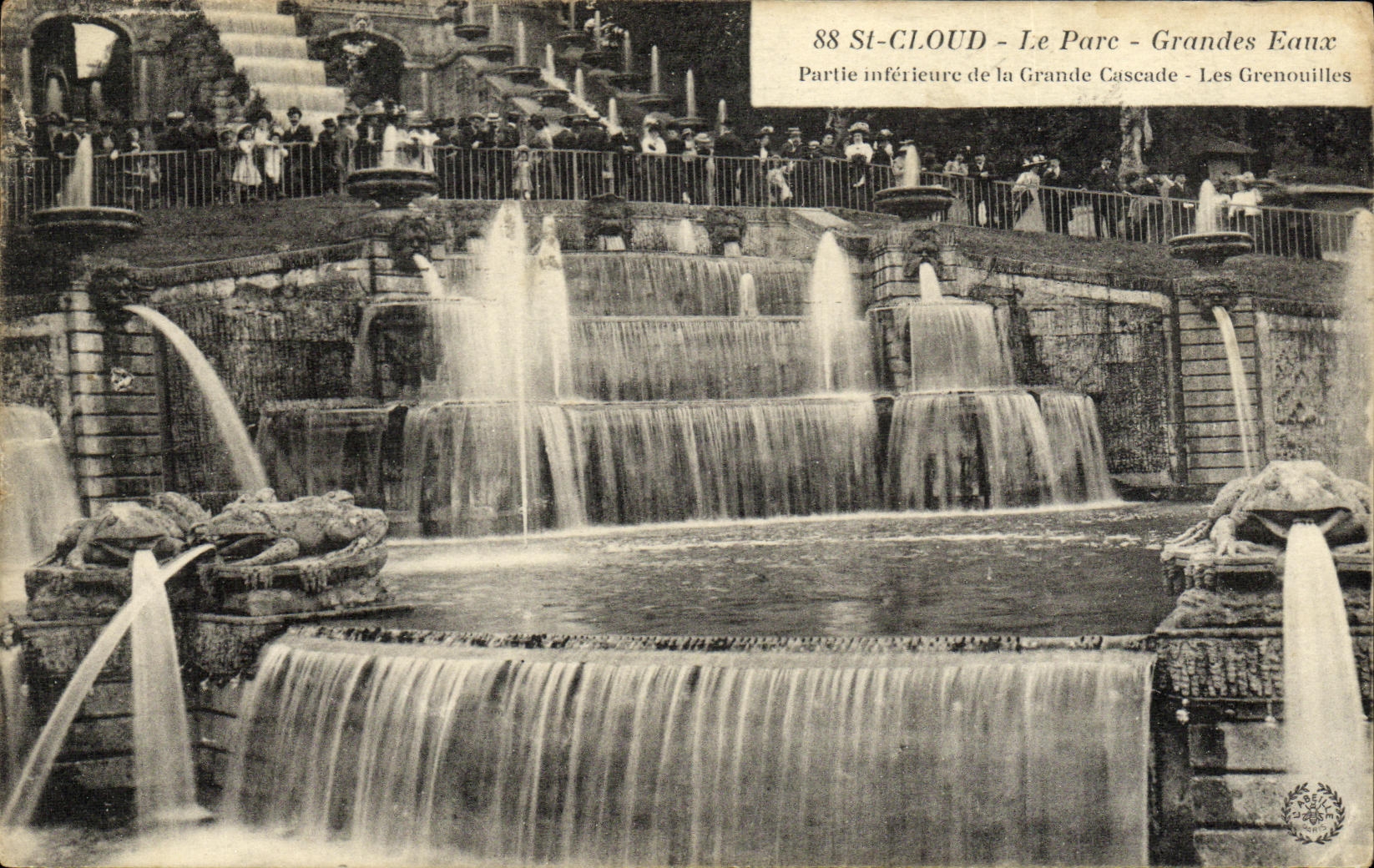 CPA Saint Cloud Le Parc Grandes Eaux Partie inferieure de la grande cascade Les grenouilles