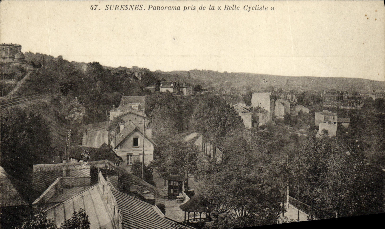 El panorama de Suresnes de la POSTAL de la VENDIMIA tomado de hermoso la bicicleta del ciclista completa un ciclo el restaurante