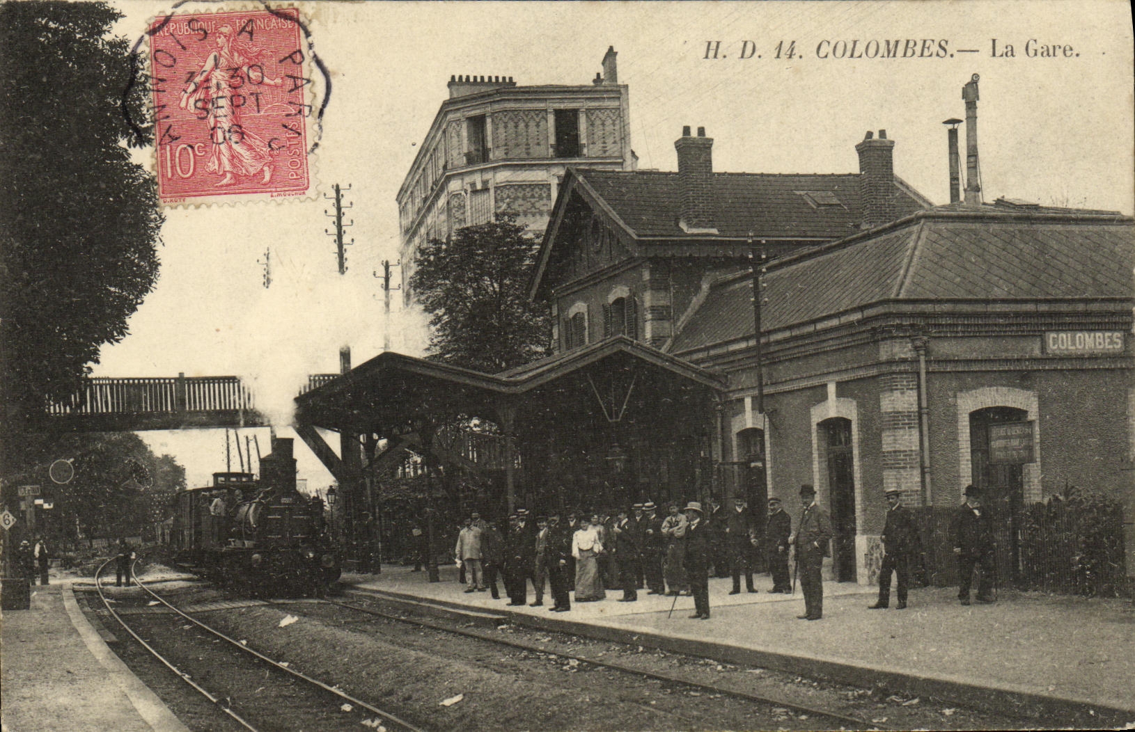 VINTAGE POSTCARD Doves Train station Train TOP