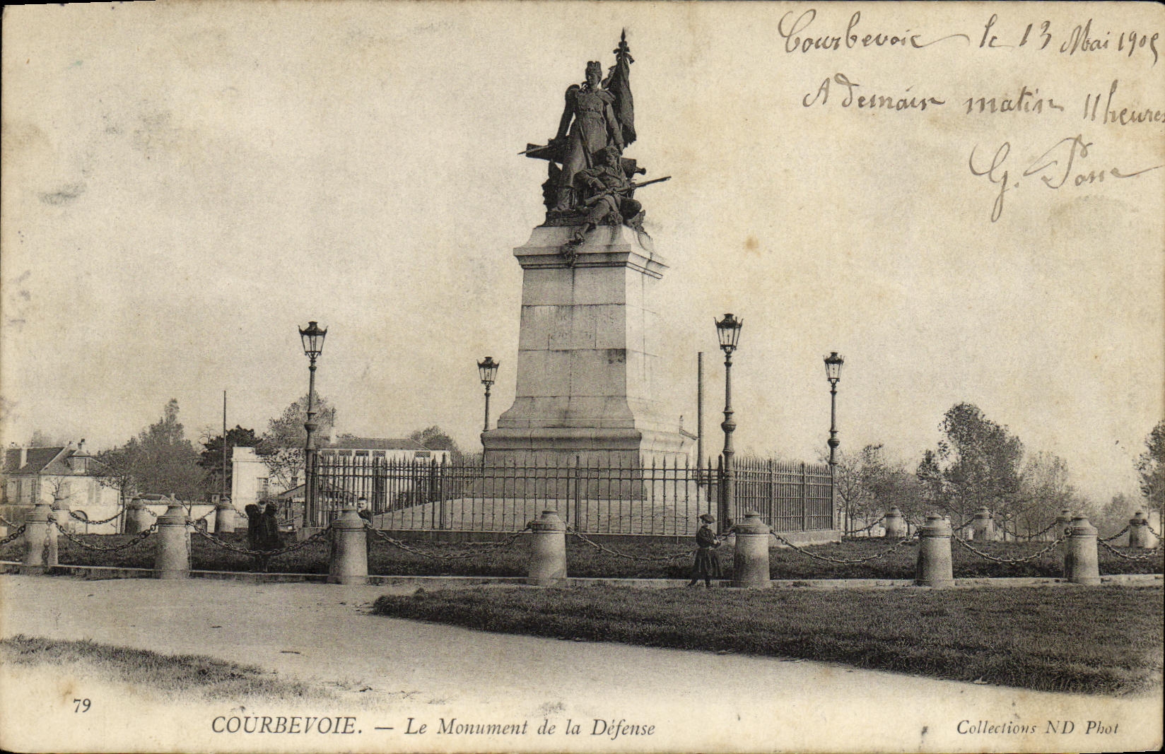 POSTAL Courbevoie de la VENDIMIA el monumento de la defensa de Militaria